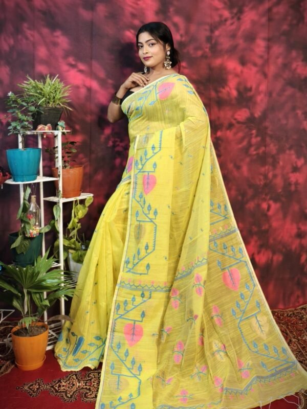 Pan Pata Soft Light Gold Handloom Sari With Blouse Piece