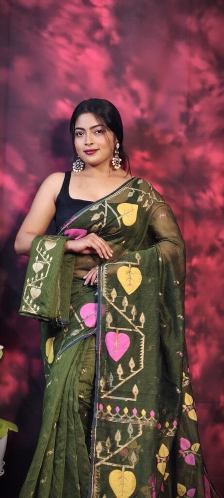 Pan Pata Soft Muddy Green Handloom Sari With Blouse Piece