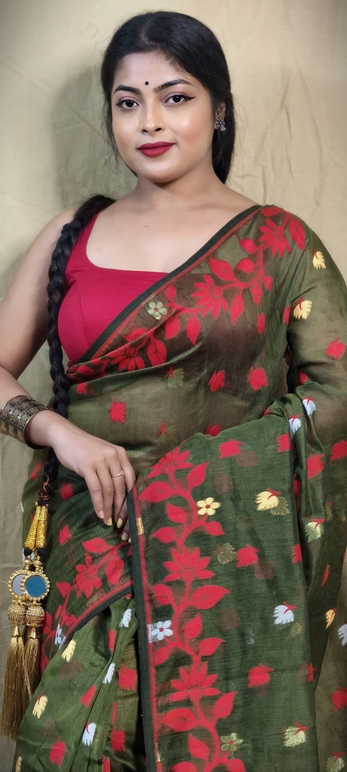 Green Soft Lota Jamdani Sari 4 Green Soft Lota Jamdani Sari - Image 4