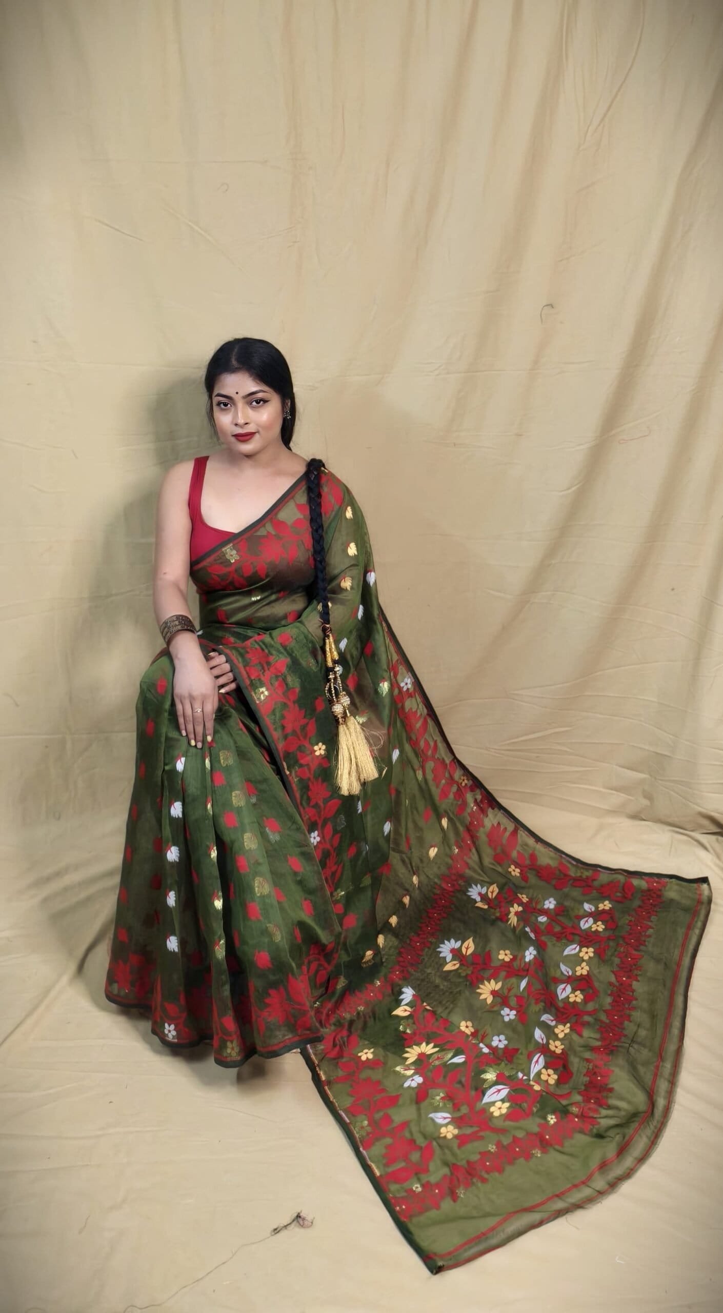 Green Soft Lota Jamdani Sari 3 Green Soft Lota Jamdani Sari - Image 3