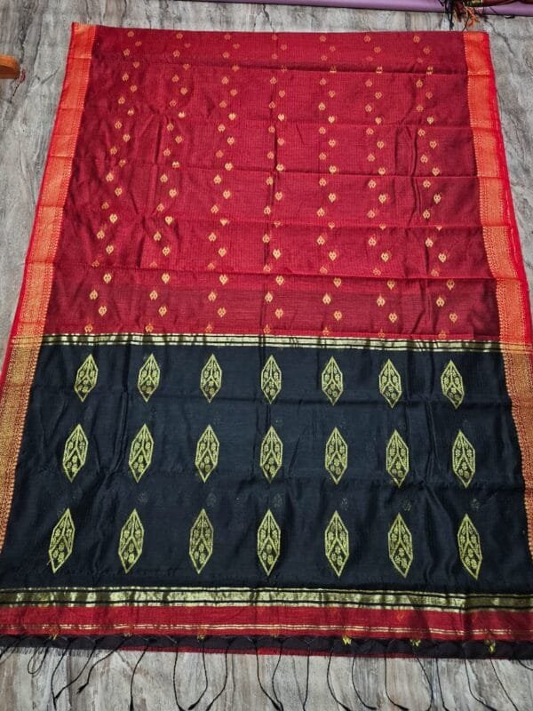Maheshwari Design Red Cotton Silk Handloom Saree with Blouse Piece