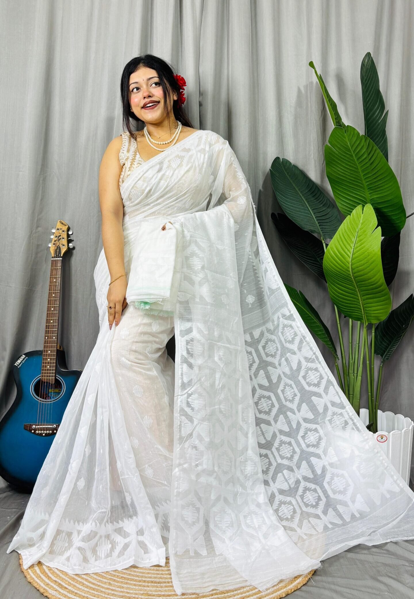 Off White Soft Dhakai Jamdani Saree Off White Soft Dhakai Jamdani Saree