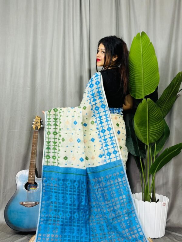 White Soft Ganga Jamuna Jamdani Sari With Blouse Piece