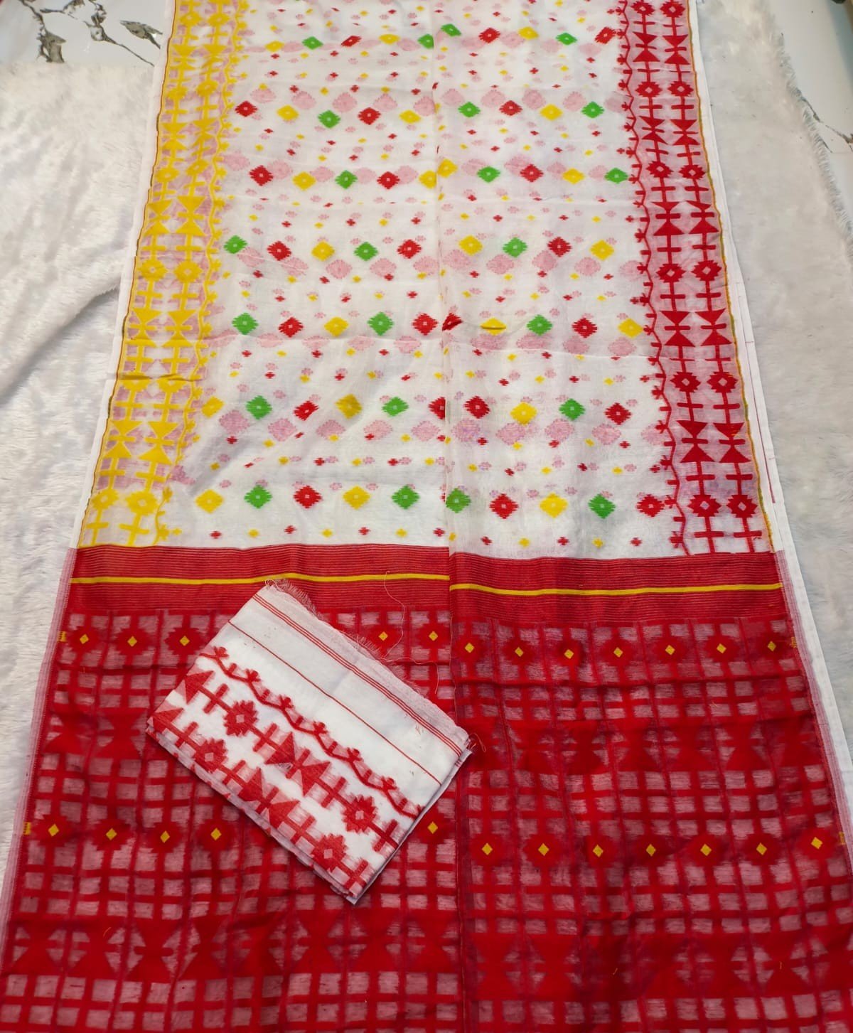 White Soft Ganga Jamuna Jamdani Sari With Blouse Piece 4 White Soft Ganga Jamuna Jamdani Sari With Blouse Piece