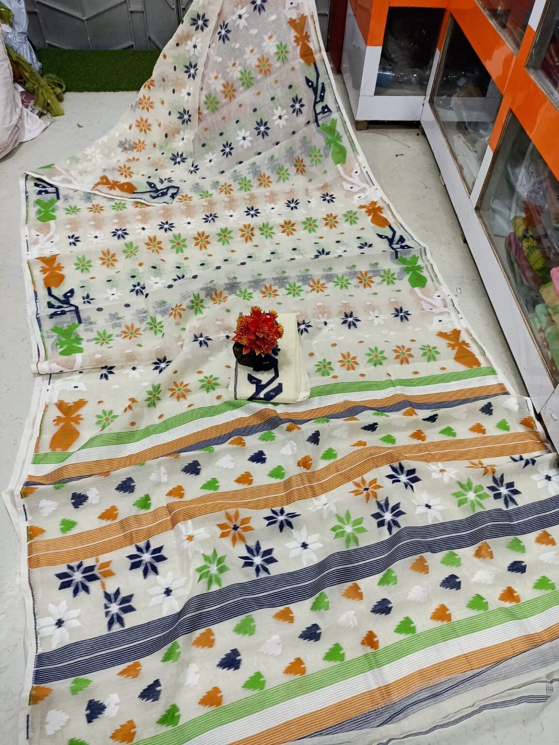 Nayan Tara Cream Soft Jamdani Saree With Blouse Piece