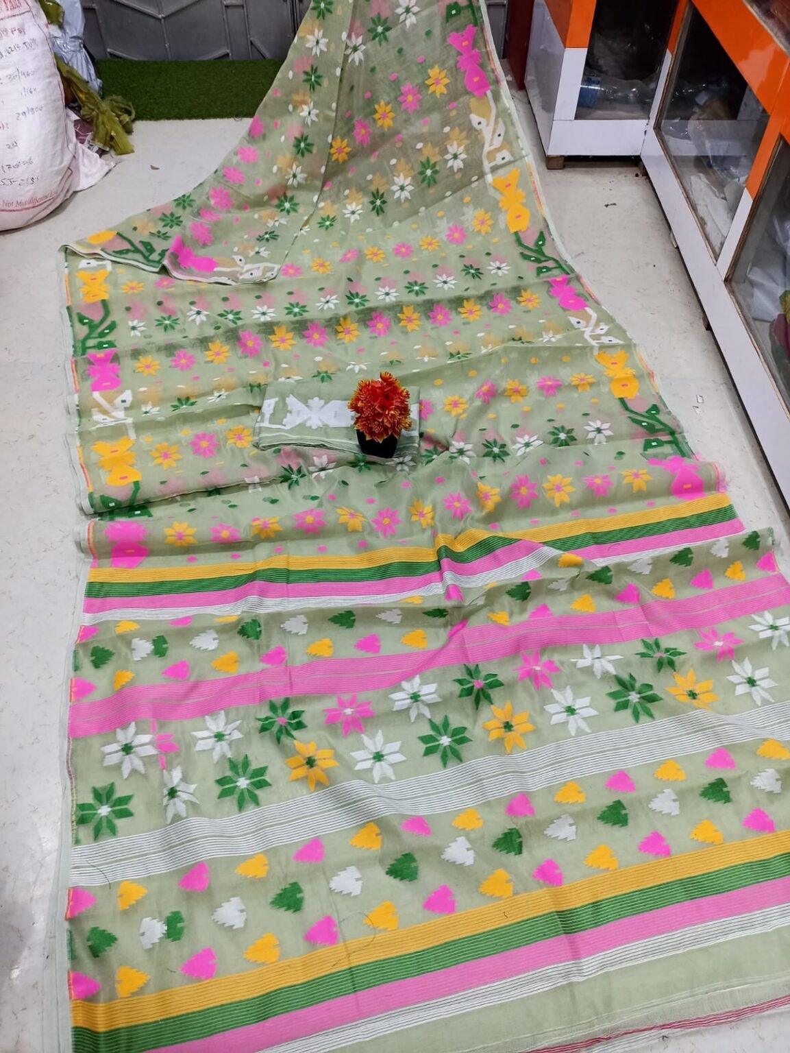 Nayan Tara Lemon Grass Soft Jamdani Saree With Blouse Piece