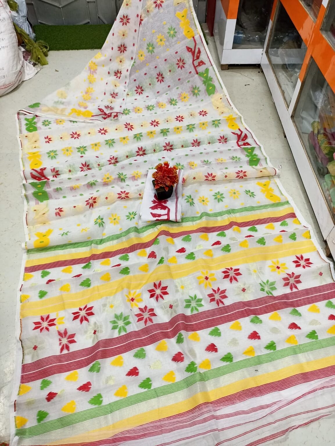 Nayan Tara White Soft Jamdani Saree With Blouse Piece