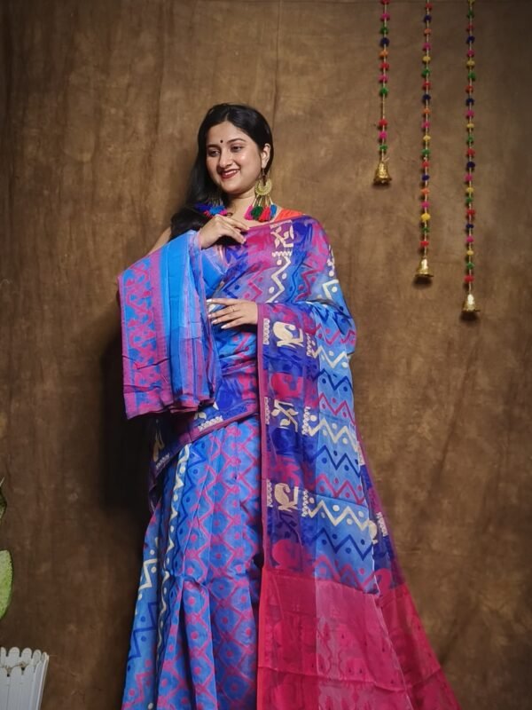 Hazar Buti Dhakai Jamdani Saree with Blouse Piece - Bluish