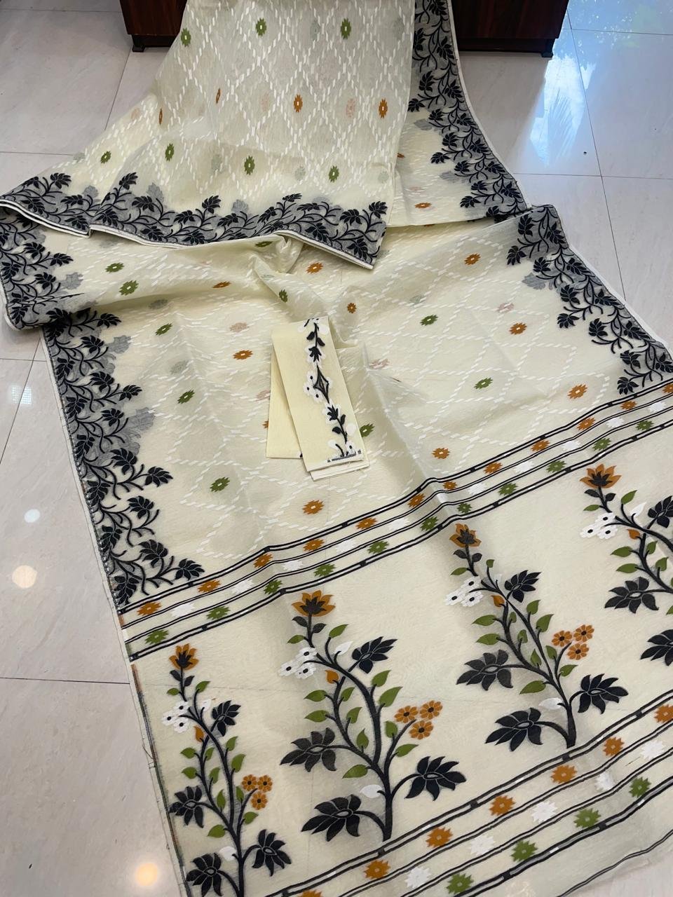 Cream Soft Crosslota Dhakai Jamdani Sari