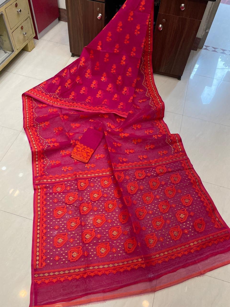 Pata Soft Dhakai Jamdani Sari with Blouse Piece - Purplish Red