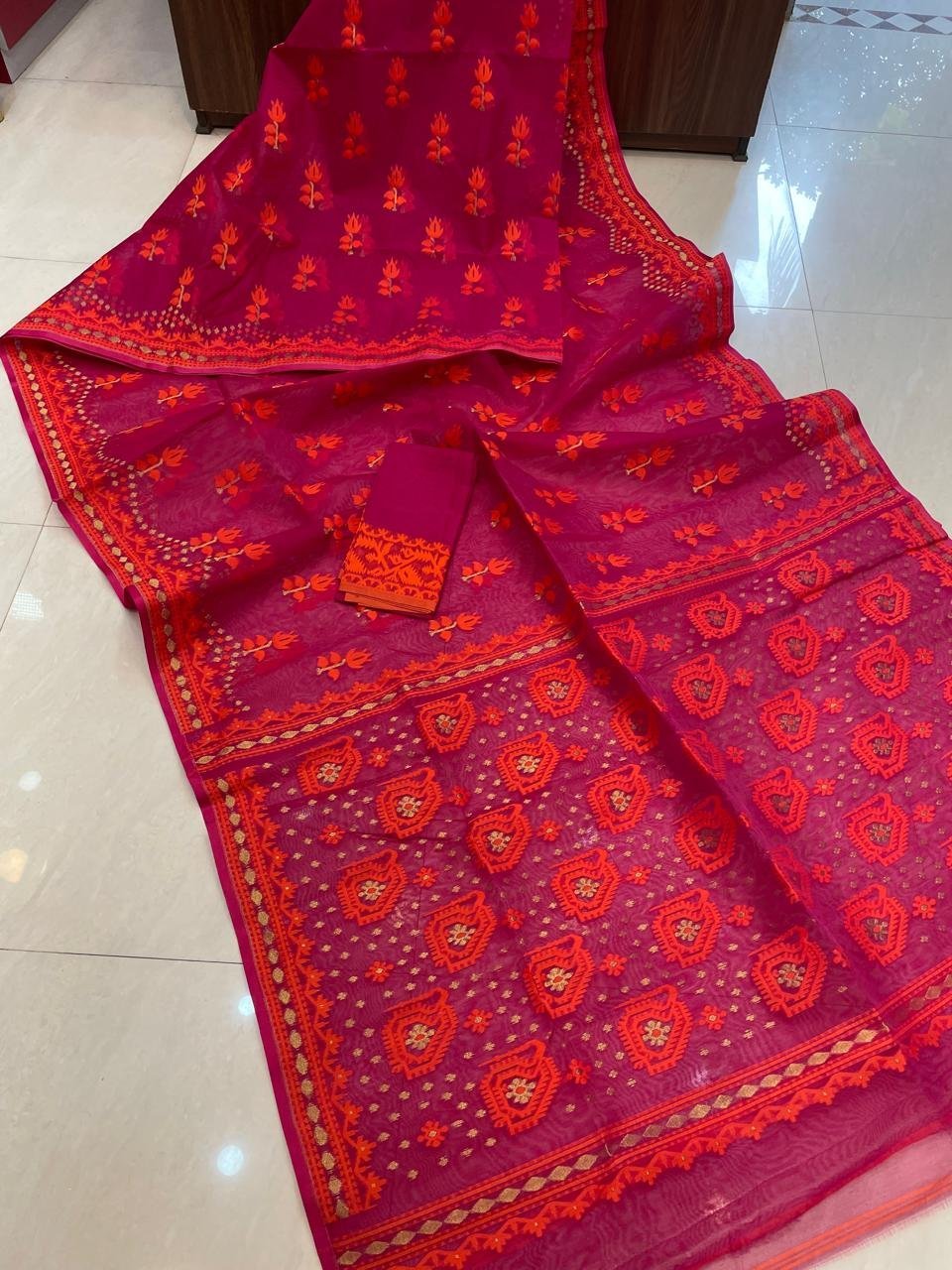 Pata Soft Dhakai Jamdani Sari with Blouse Piece - Purplish Red - Image 2