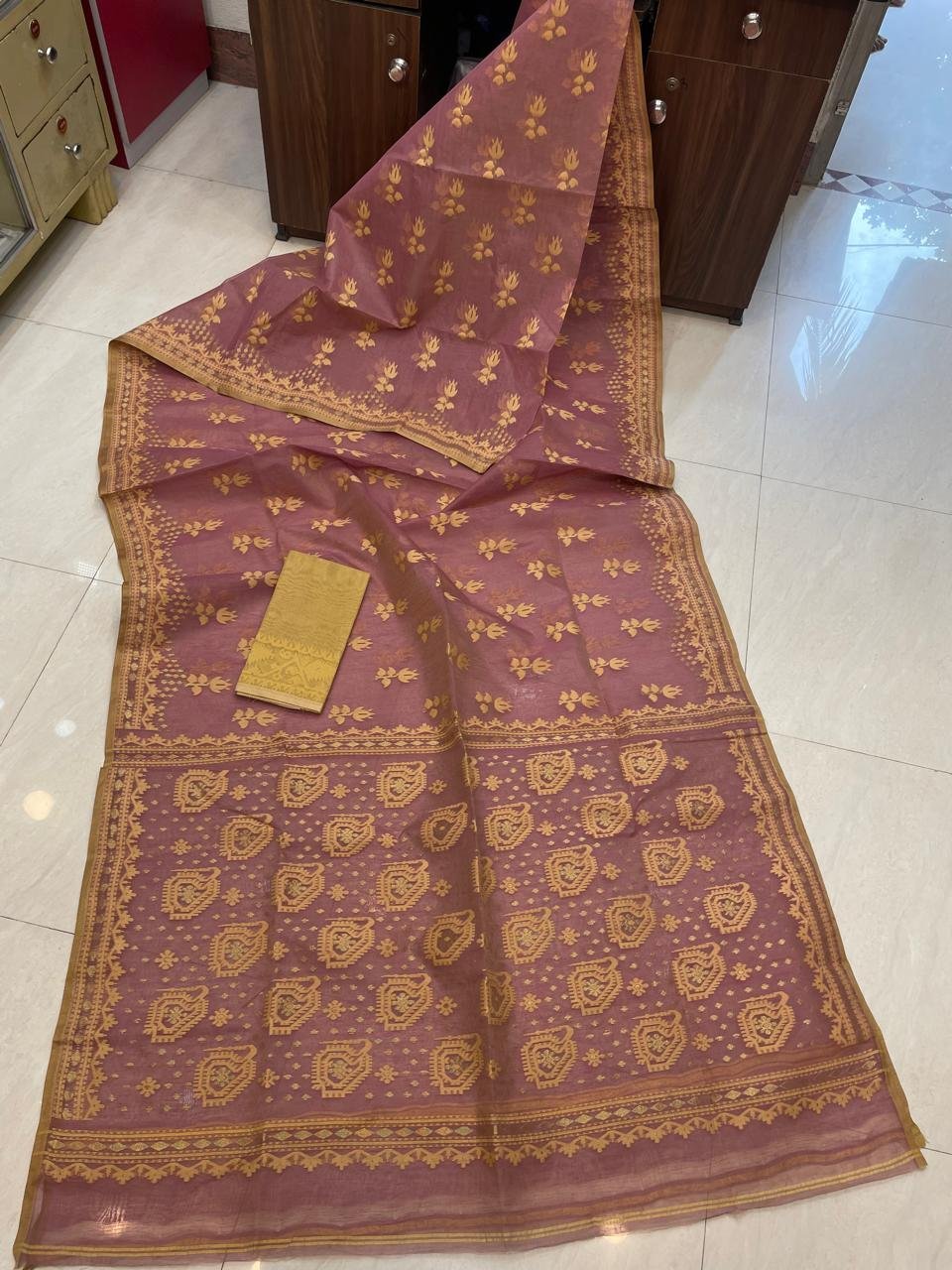 Pata Soft Dhakai Jamdani Sari with Blouse Piece - Rose Taupe
