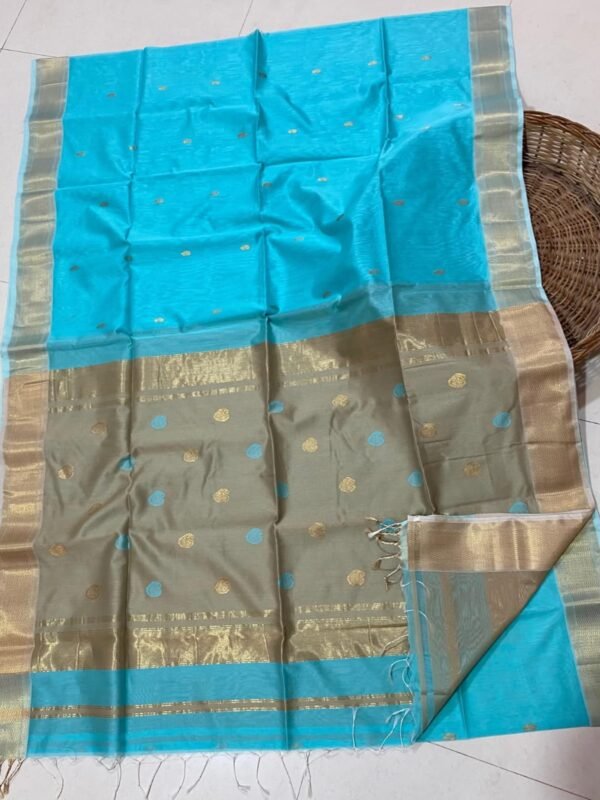 Maheshwari Design Handloom Jamdani Sari with Blouse Piece - Sky Blue