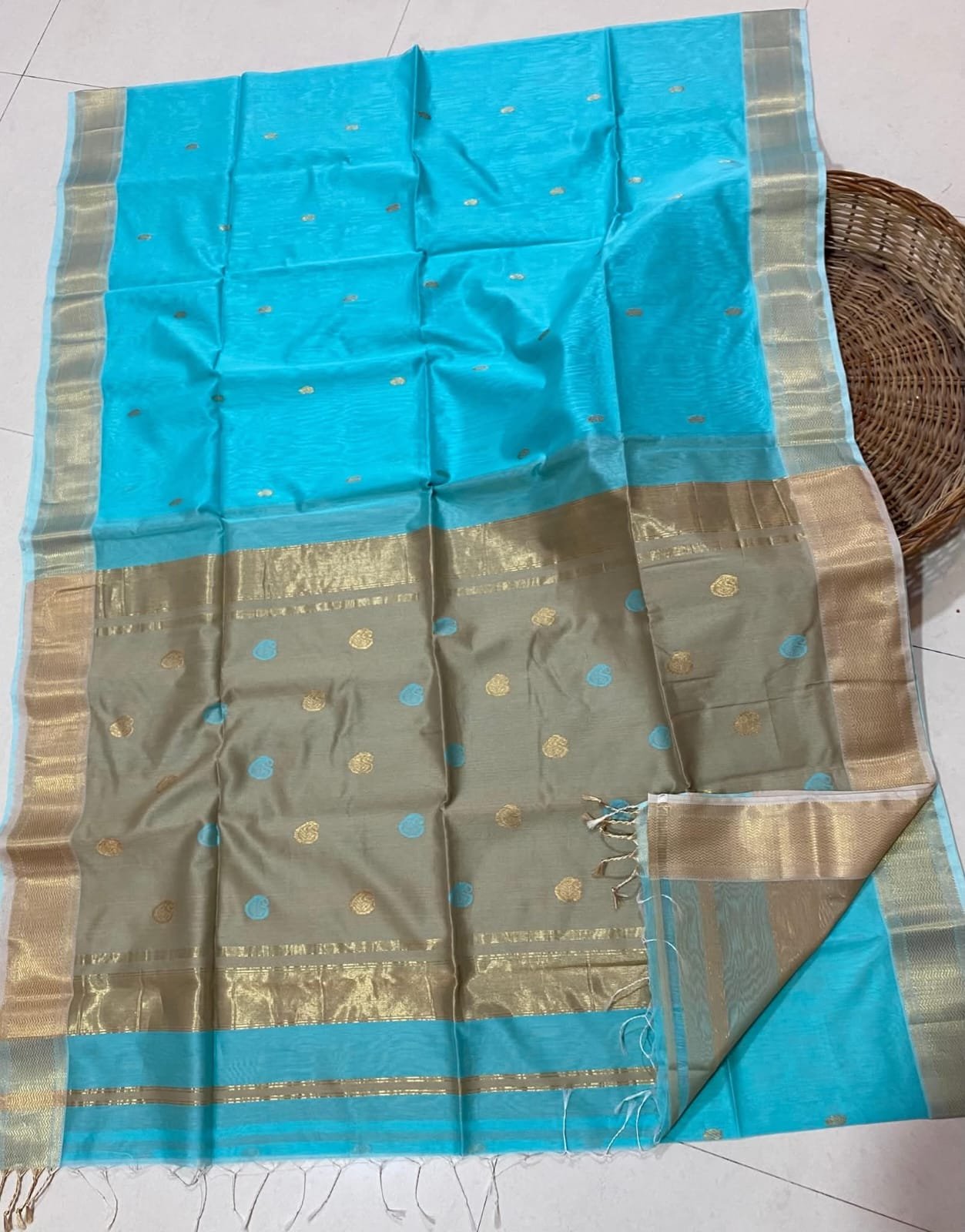 Maheshwari Design Handloom Jamdani Sari with Blouse Piece - Sky Blue