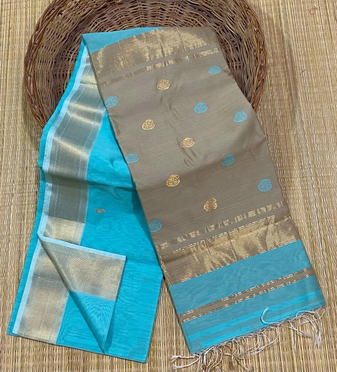 Maheshwari Design Handloom Jamdani Sari with Blouse Piece - Sky Blue