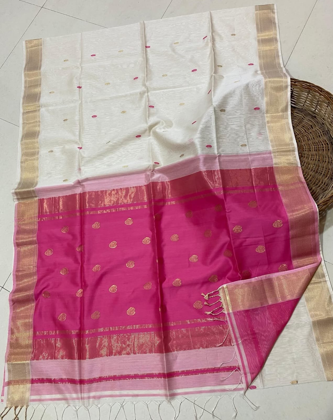 Maheshwari Design Handloom Jamdani Sari with Blouse Piece - White