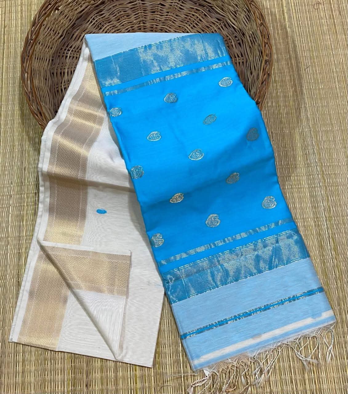 Maheshwari Design Handloom Jamdani Sari with Blouse Piece - White