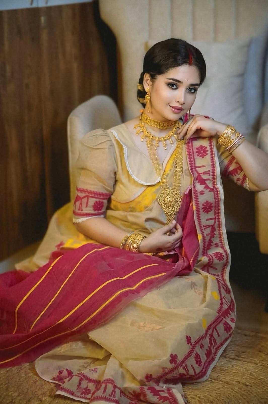 Shiuli Korat Soft Dhakai Jamdani Saree with Blouse Piece - Mushroom