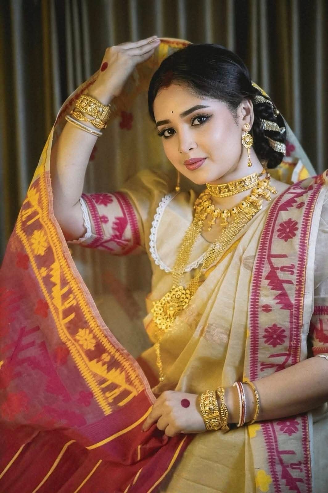 Shiuli Korat Soft Dhakai Jamdani Saree with Blouse Piece - Mushroom