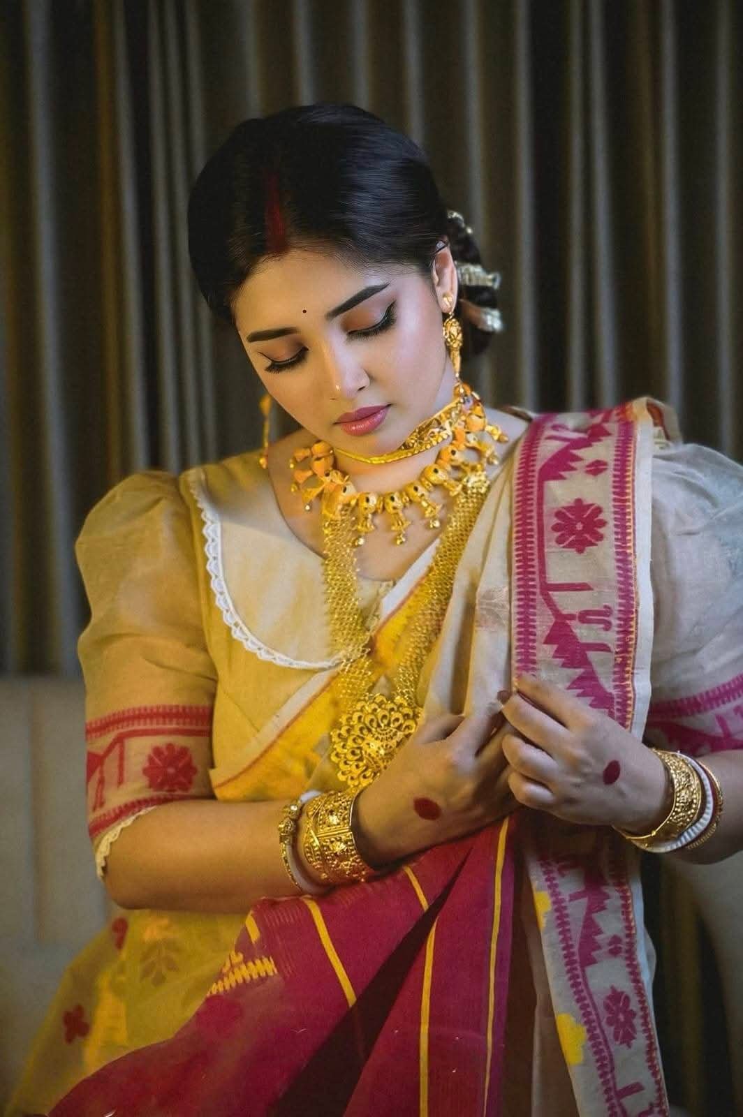 Shiuli Korat Soft Dhakai Jamdani Saree with Blouse Piece - Mushroom