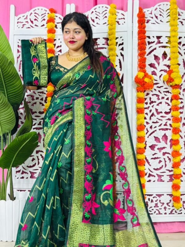 Shiuli Soft Dhakai Jamdani Sari with Blouse Piece - Bottle Green