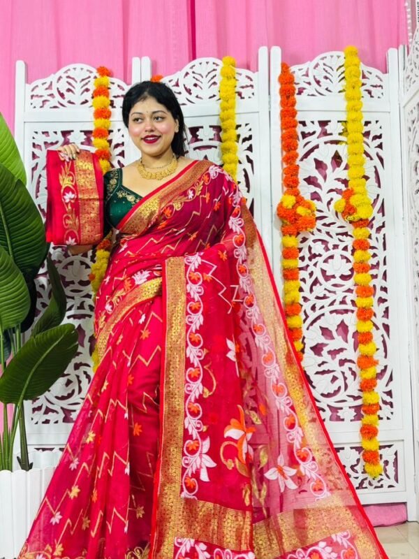 Shiuli Soft Dhakai Jamdani Sari with Blouse Piece - Rani