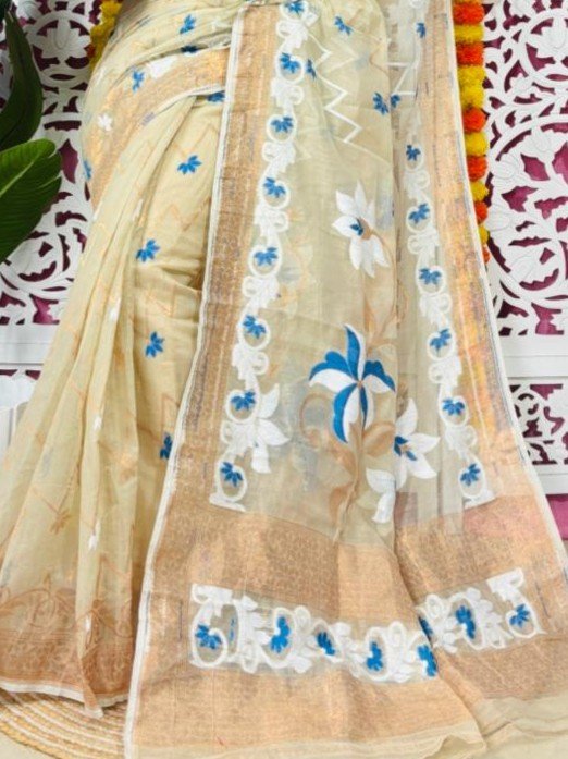 Shiuli Soft Dhakai Jamdani Sari with Blouse Piece - Vanilla